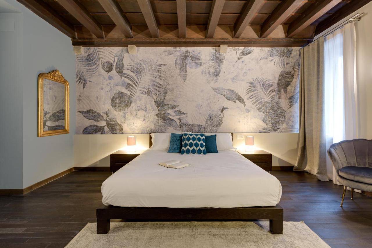 Palazzo Duomo Suites In Udine Center Bagian luar foto