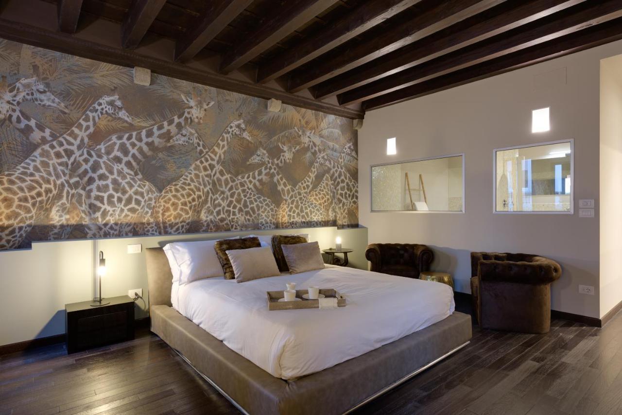 Palazzo Duomo Suites In Udine Center Bagian luar foto