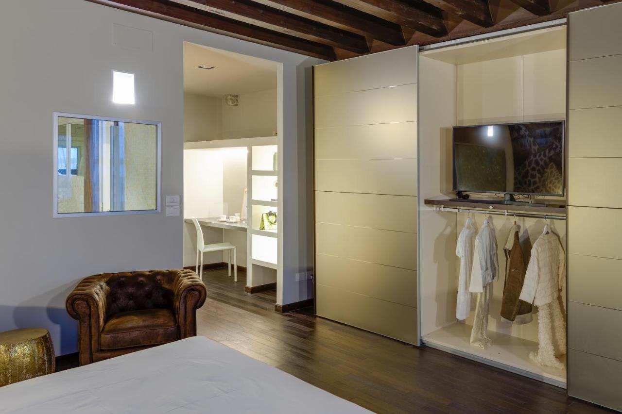 Palazzo Duomo Suites In Udine Center Bagian luar foto