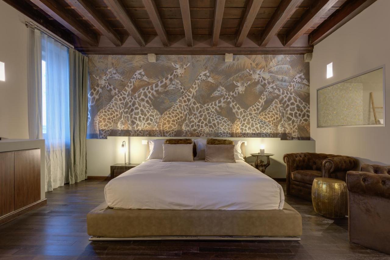 Palazzo Duomo Suites In Udine Center Bagian luar foto
